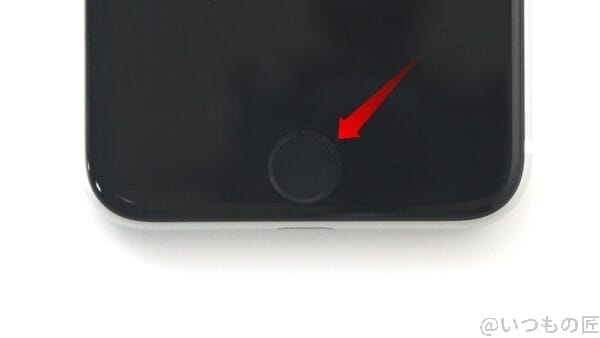 iphone-se-touch-id | iphone review.jp iPhone SE第2世代は、ホームボタンを搭載していて、そこでTouch ID(指紋認証)を実現できるのが特徴になりますね。