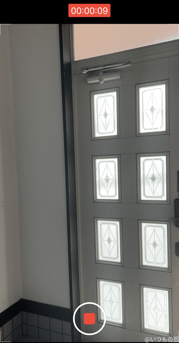 シネマティックモードで撮影した扉