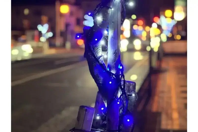 iphone13-night-mode-portrait-photo | iphone review.jp ナイトモード+望遠レンズで撮影したライト群は、幻想的な表現になります。