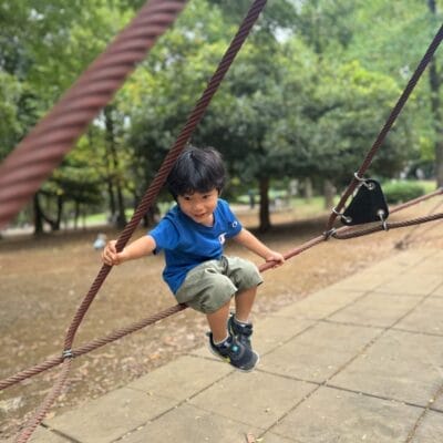 iphone15pro-portrait-filter-4 | iphone review.jp iPhone15 Proで前ボケ(ロープ)と後ろボケを作って被写体を際立たせた写真