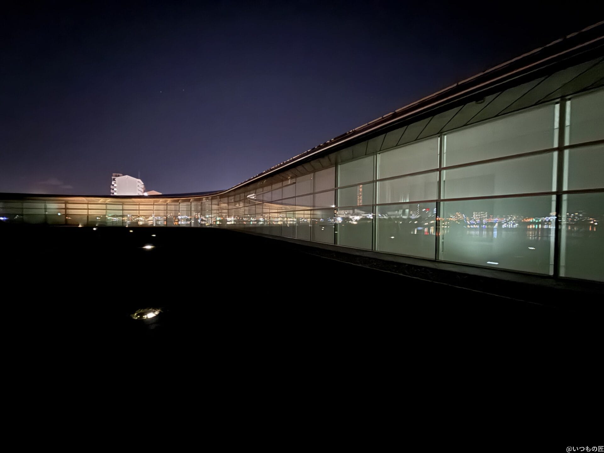 iphone 16 pro maxで撮影した夜景写真 | iphone review.jp iPhone 16 Pro/16 Pro Max カメラ iPhone 16 Pro Maxのナイトモードで撮影した夜景写真