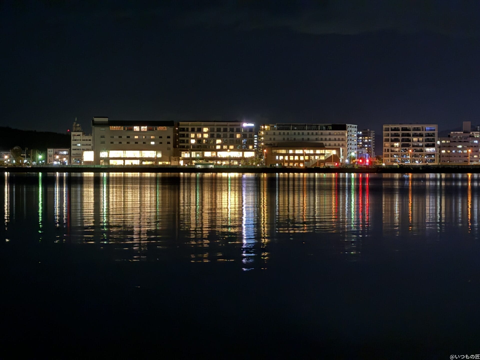 iphone 16 pro maxで撮影した夜景写真 | iphone review.jp iPhone 16 Pro/16 Pro Max カメラ iPhone 16 Pro Maxで撮影した夜景写真