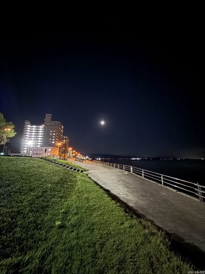 iphone 16 pro maxでズーム撮影した夜景写真 | iphone review.jp iPhone 16 Pro/16 Pro Max カメラ iPhone 16 Pro Maxでズーム撮影した夜景写真