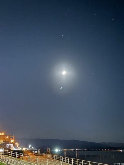 iphone 16 pro maxでズーム撮影した夜景写真 | iphone review.jp iPhone 16 Pro/16 Pro Max カメラ iPhone 16 Pro Maxでズーム撮影した夜景写真