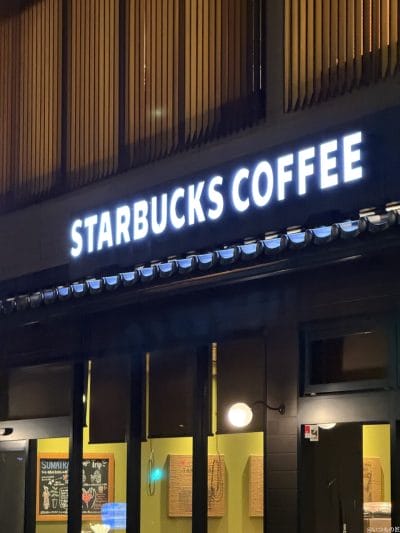 iphone 16 pro maxでズーム撮影した夜景写真 | iphone review.jp iPhone 16 Pro/16 Pro Max カメラ iPhone 16 Pro Maxでズーム撮影した夜景写真