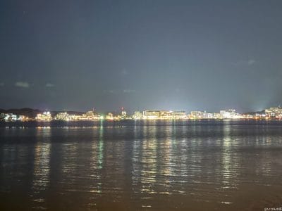 iphone 16でズーム撮影した夜景写真 | iphone review.jp iPhone 16/16 Plus カメラ iPhone 16でズーム撮影した夜景写真