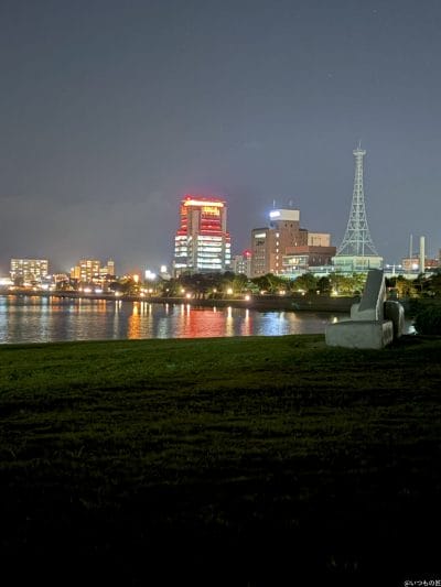 iphone 16でズーム撮影した夜景写真 | iphone review.jp iPhone 16/16 Plus カメラ iPhone 16でズーム撮影した夜景写真