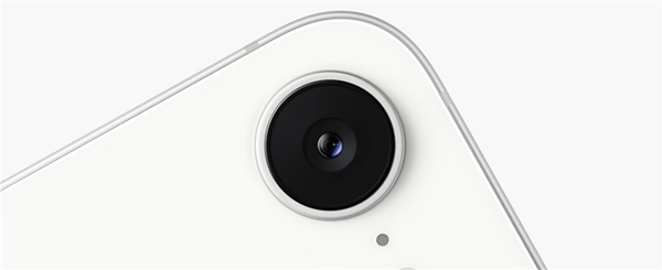 iphone16e(iphonese4/iphone se 第4世代)のスペックは?注目機能は?バリエーションは?速攻レビュー | iphone review.jp iPhone16eのカメラ部分の画像