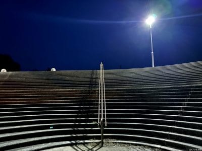 iphone16eで暗所撮影した写真 | iphone review.jp iPhone16e カメラ iPhone16eで暗所撮影した写真