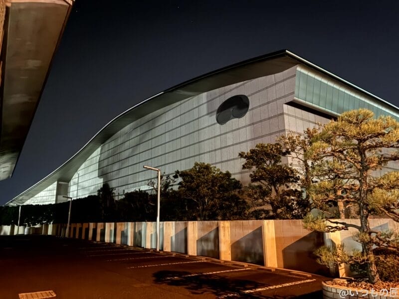 iphone16eで暗所撮影した写真 | iphone review.jp iPhone16e カメラ iPhone16eで暗所撮影した写真