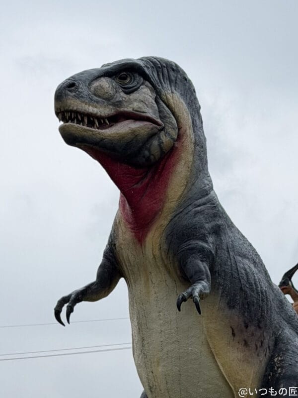 恐竜のオブジェ | iphone review.jp iPhone 17 Pro カメラ 恐竜のオブジェ