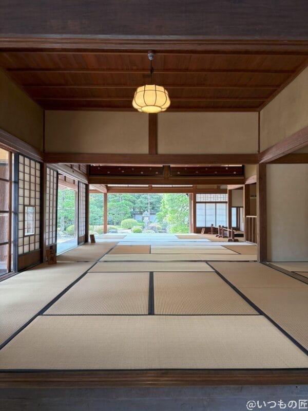 情緒あふれる和室をおさめた一枚 | iphone review.jp iPhone17 カメラ 情緒あふれる和室をおさめた一枚